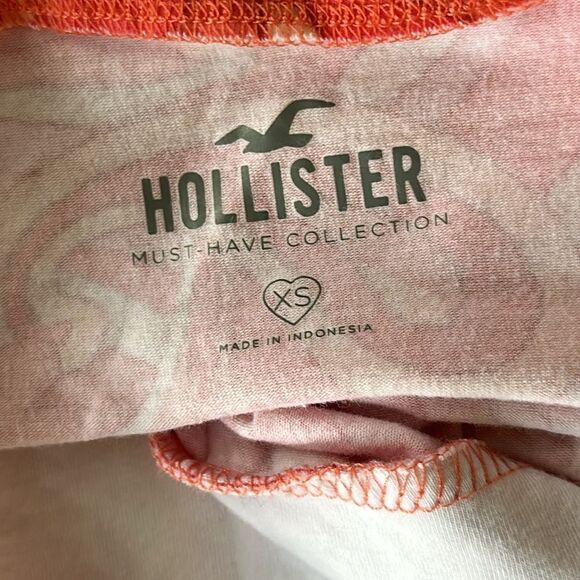 Hollister Must-Have Collection Floral Cropped Halter Top! - Picture 5 of 8